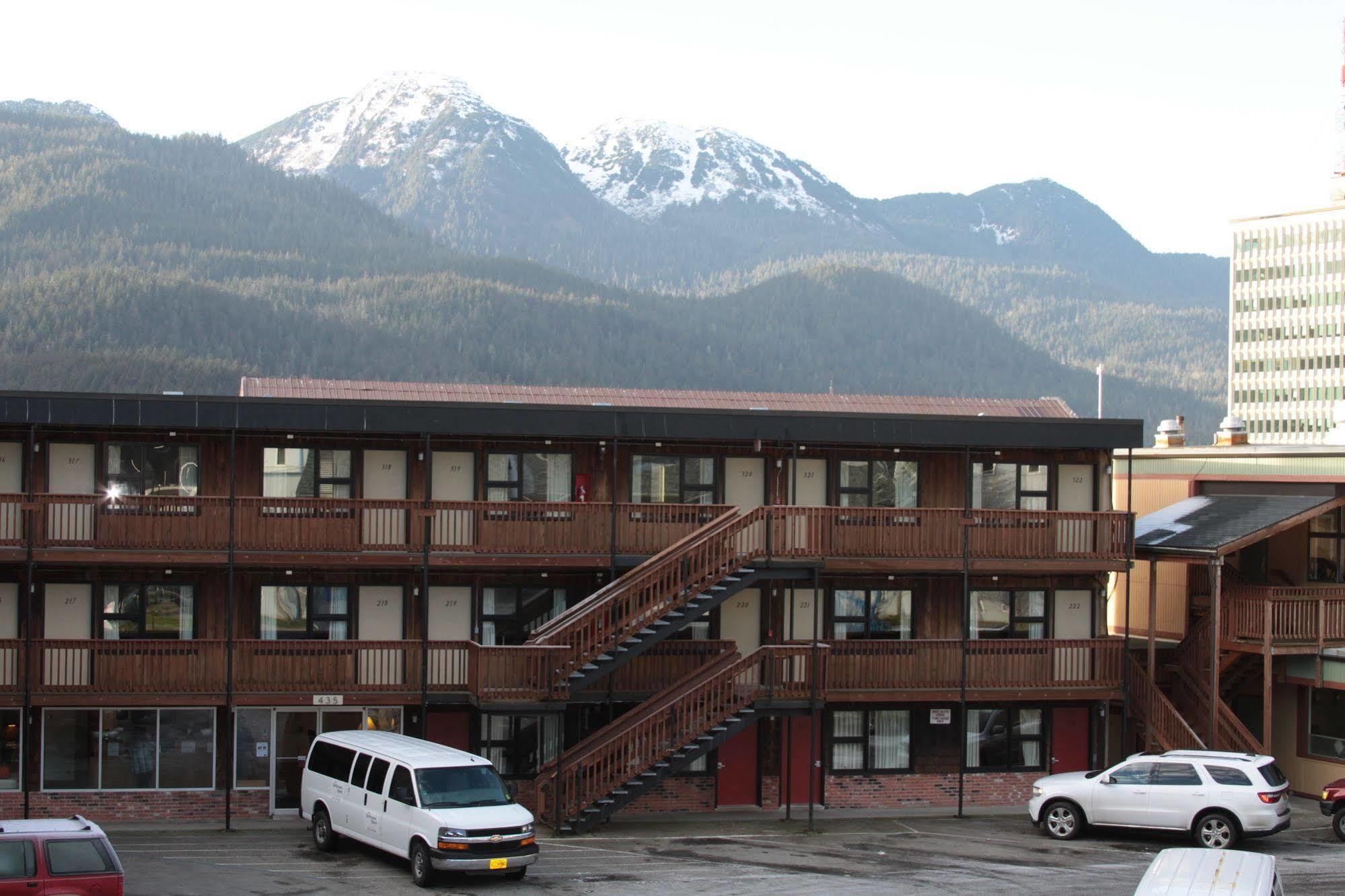 The Driftwood Lodge Juneau Exterior photo